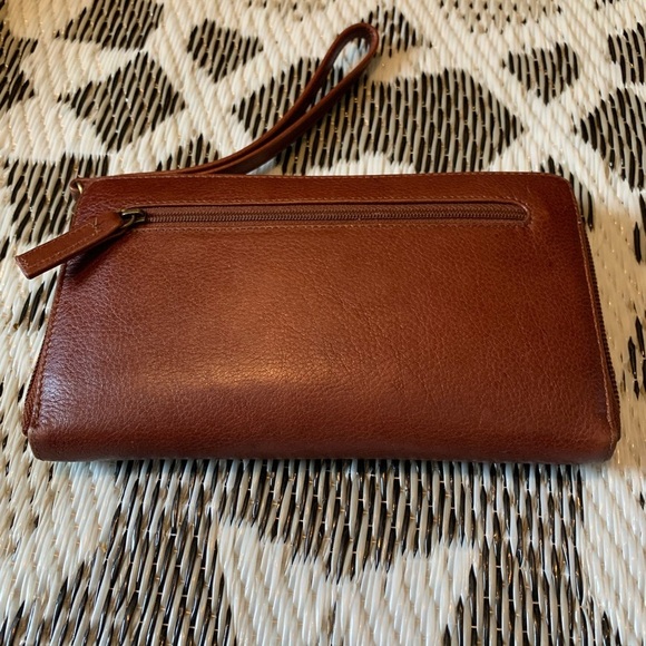 Elegant Brown Leather Wristlet - Picture 2 of 7